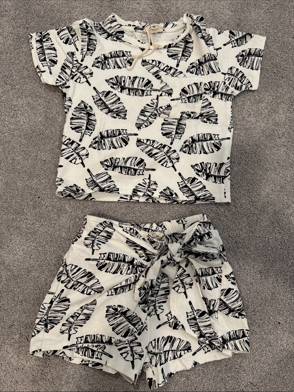 Jessica Simpson Black & White Tropical Leaf Print Kids Matching Short Set